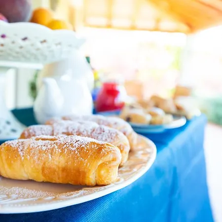 La Vela Bed and Breakfast